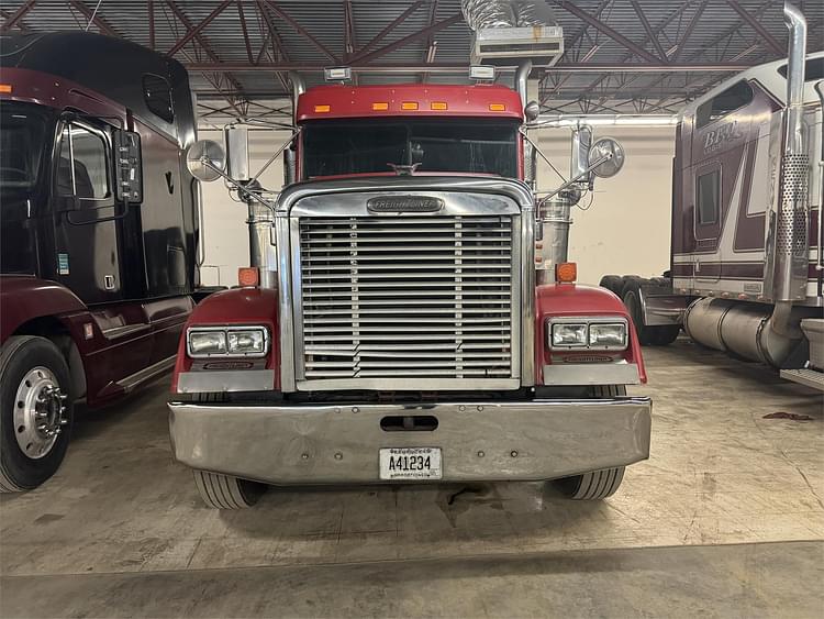 Main image Freightliner FLD132 Classic XL 27