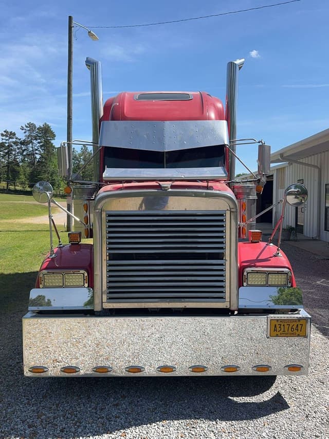 Image of Freightliner FLD132 equipment image 1