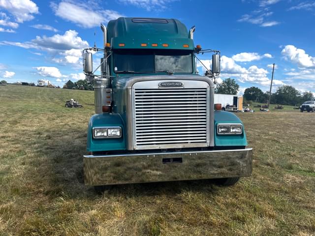 Image of Freightliner FLD132 Classic XL equipment image 4