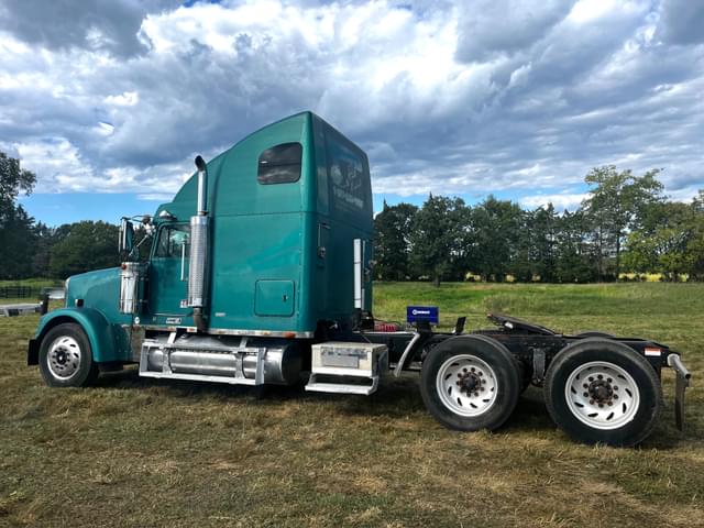 Image of Freightliner FLD132 Classic XL equipment image 1