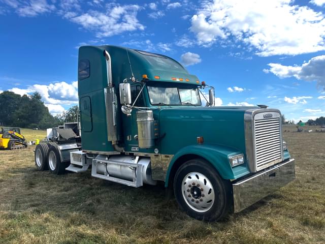 Image of Freightliner FLD132 Classic XL equipment image 2