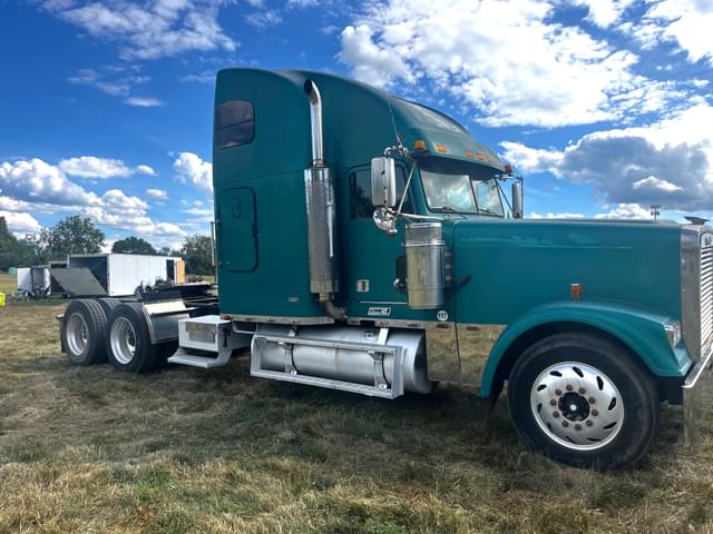 Image of Freightliner FLD132 Classic XL equipment image 3