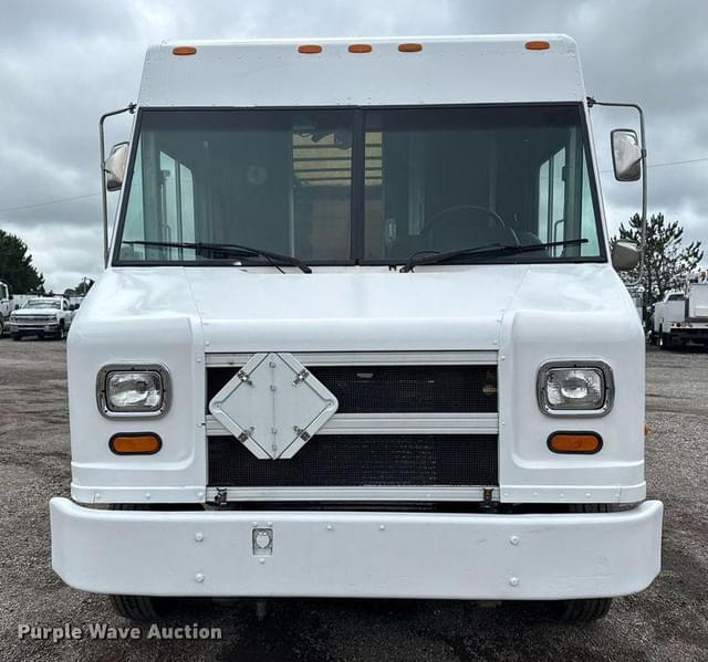 Image of Freightliner MT45 equipment image 1