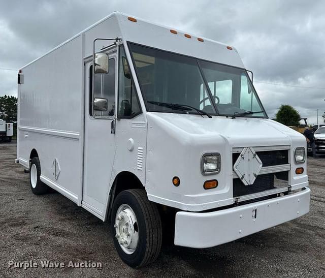Image of Freightliner MT45 equipment image 2
