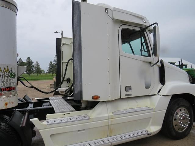 Image of Freightliner ST120 equipment image 4