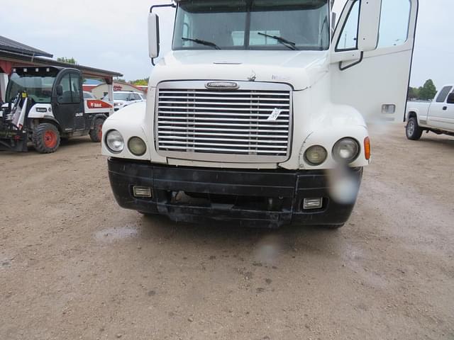 Image of Freightliner ST120 equipment image 1