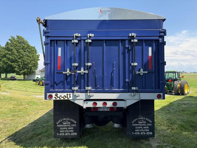 Image of Freightliner FL70 equipment image 3