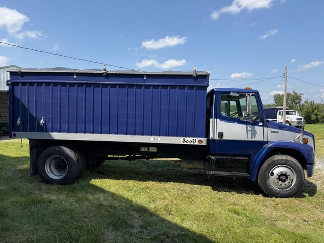 Image of Freightliner FL70 equipment image 4