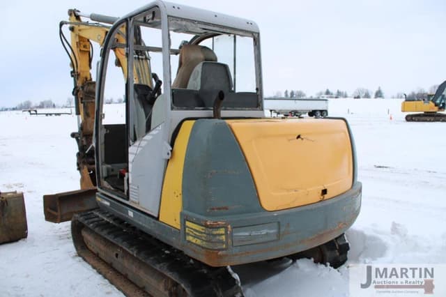 Image of Gehl GE602 equipment image 3