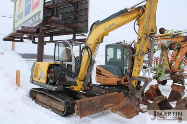 Image of Gehl GE602 equipment image 1