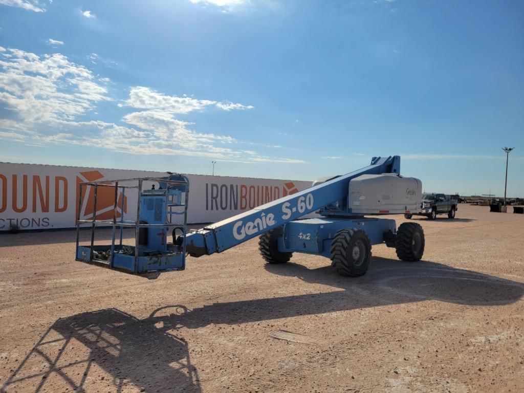 2001 Genie S-60 Equipment Image0