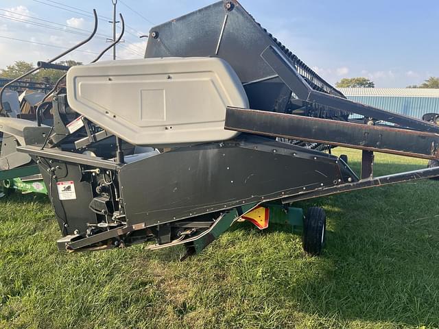 Image of Gleaner 800 equipment image 2