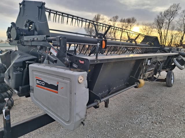 Image of Gleaner 800 equipment image 2