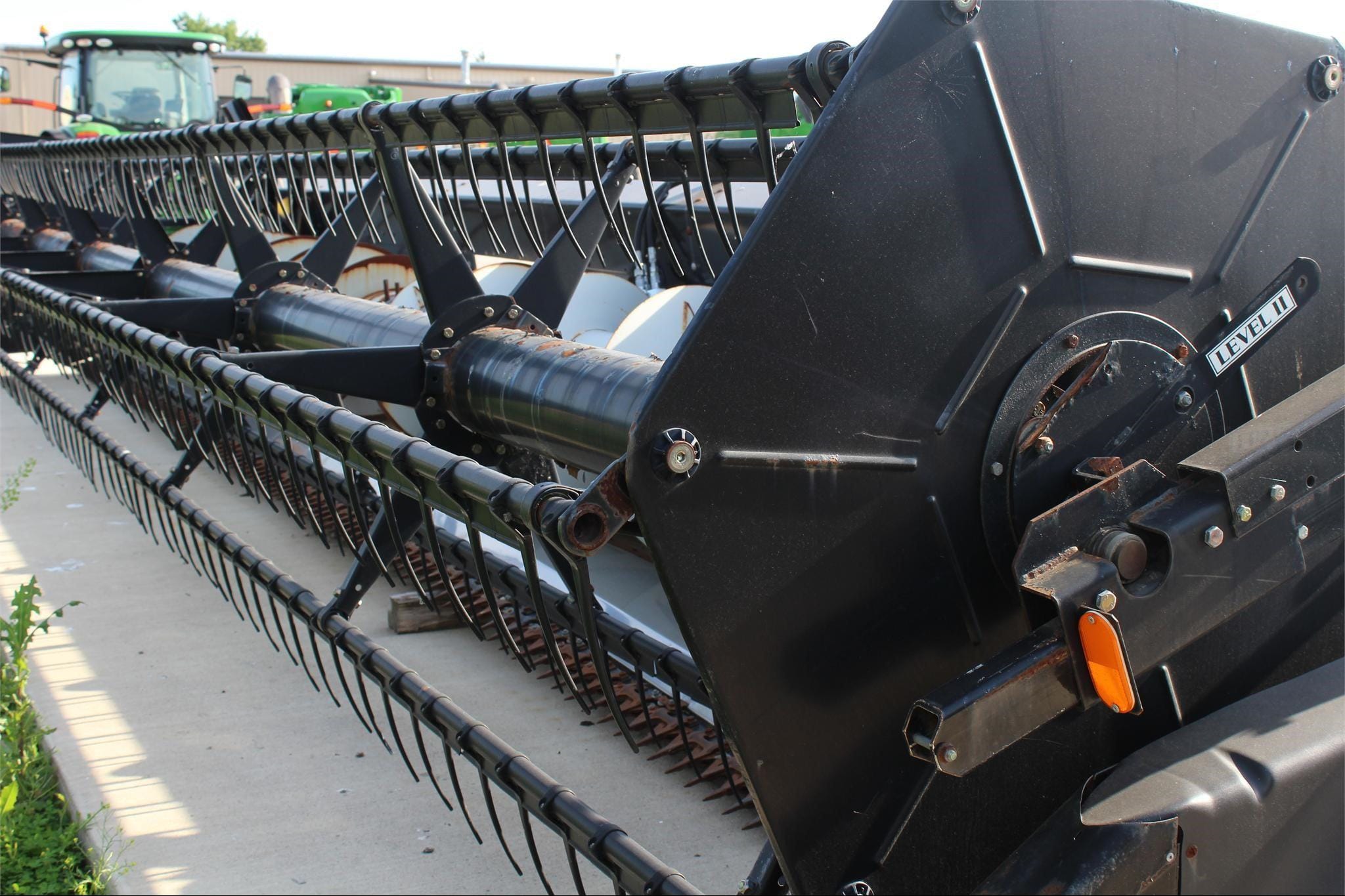 2001 Gleaner 800 Equipment Image0