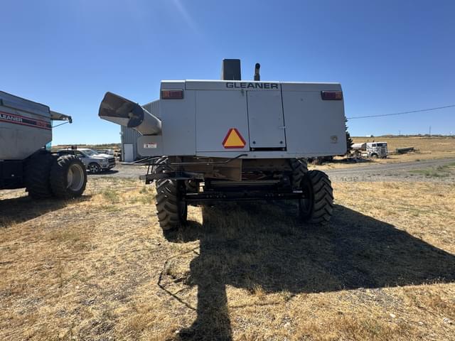 Image of Gleaner R72 equipment image 4