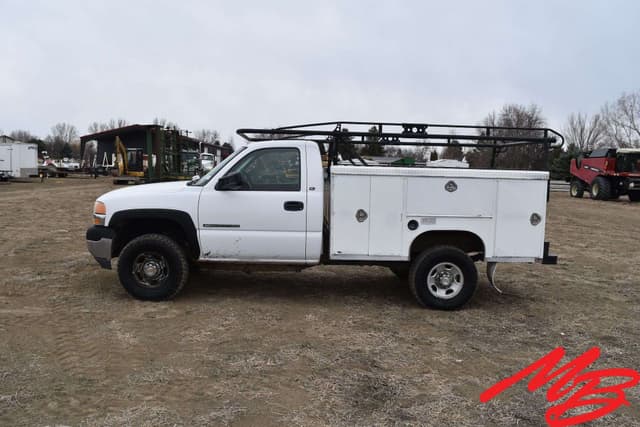 Image of GMC 2500HD equipment image 2