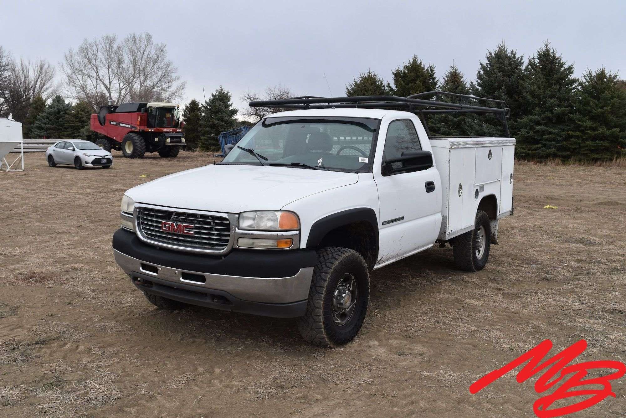 2001 GMC 2500HD Equipment Image0