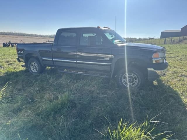 Image of GMC 2500HD equipment image 2