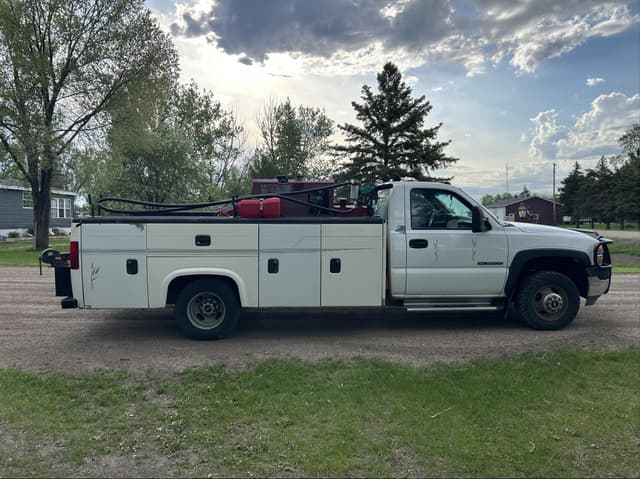 Image of GMC 3500 equipment image 3