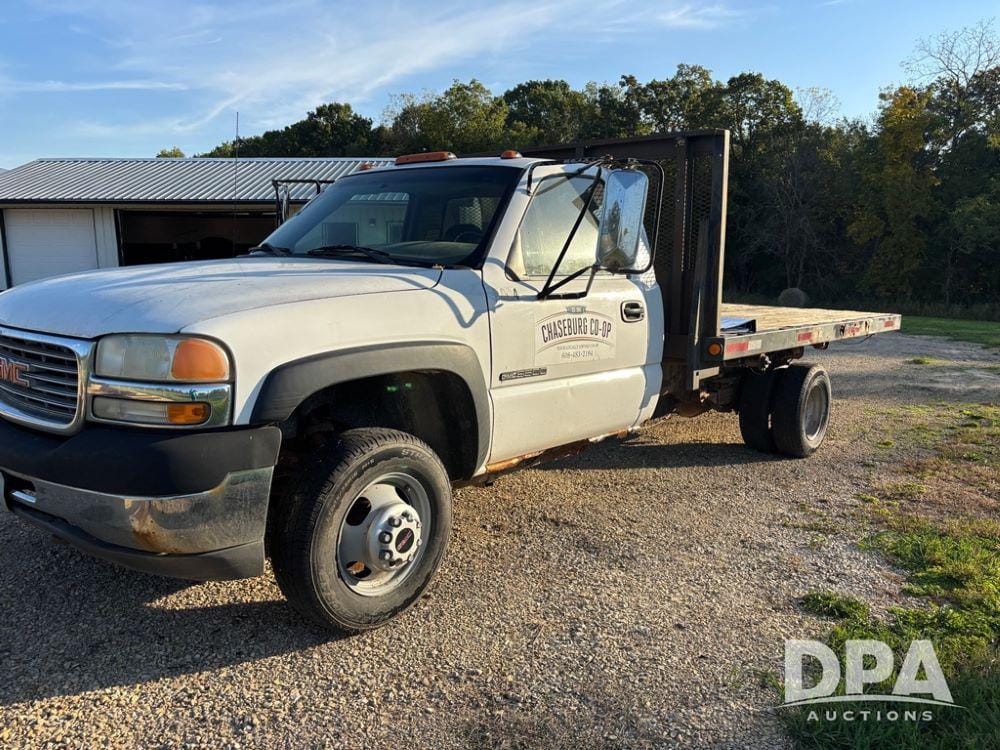 2001 GMC 3500 Equipment Image0