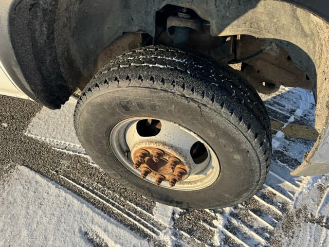 Image of GMC 3500HD equipment image 3