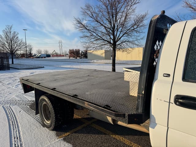 Image of GMC 3500HD equipment image 4