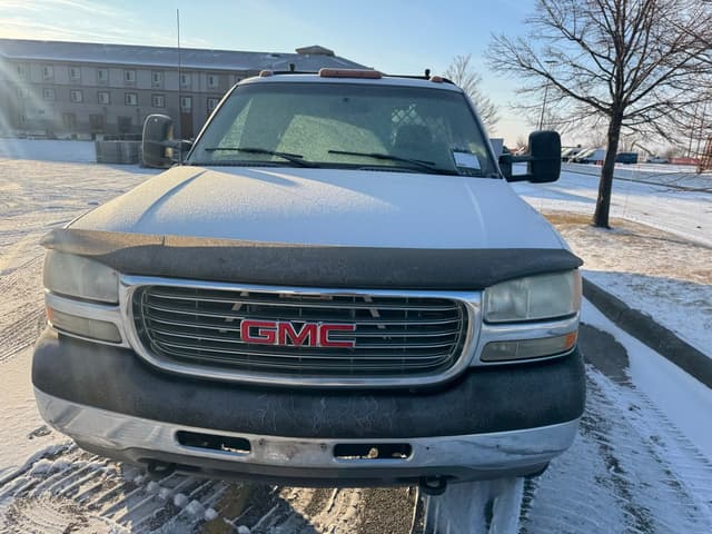 Image of GMC 3500HD equipment image 2