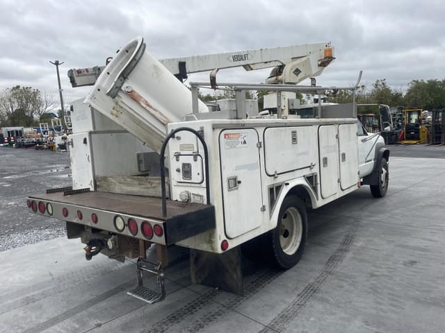 Image of GMC 4500 equipment image 2