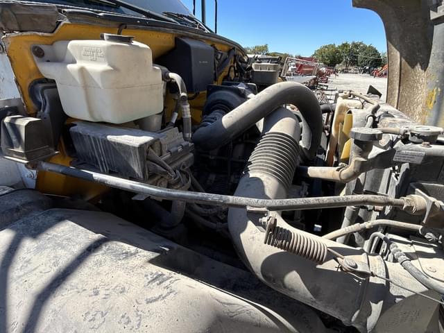 Image of GMC C6500 equipment image 3