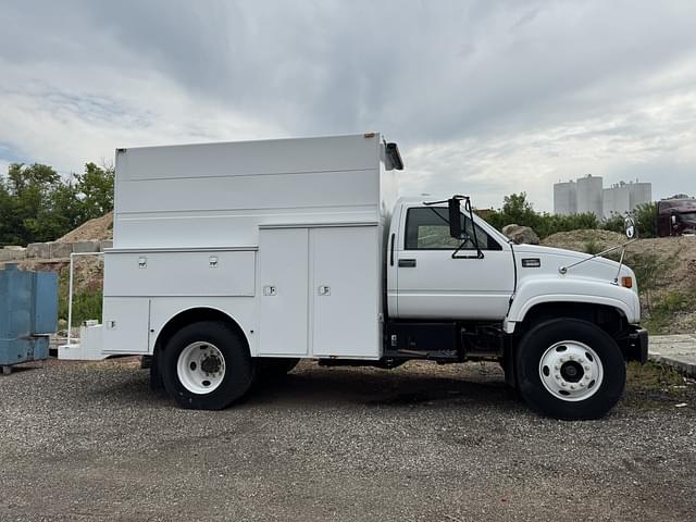 Image of GMC C6500 equipment image 3