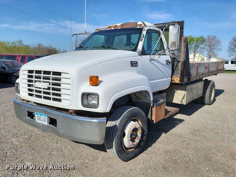 2001 GMC C6500 Equipment Image0