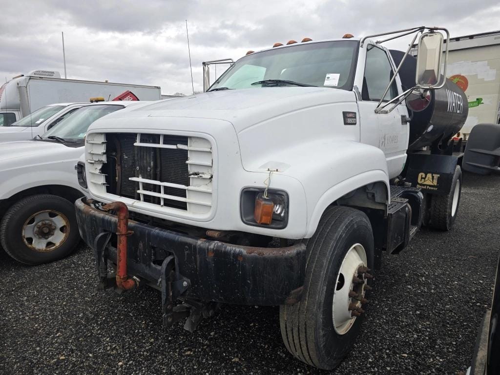 2001 GMC C6500 Equipment Image0