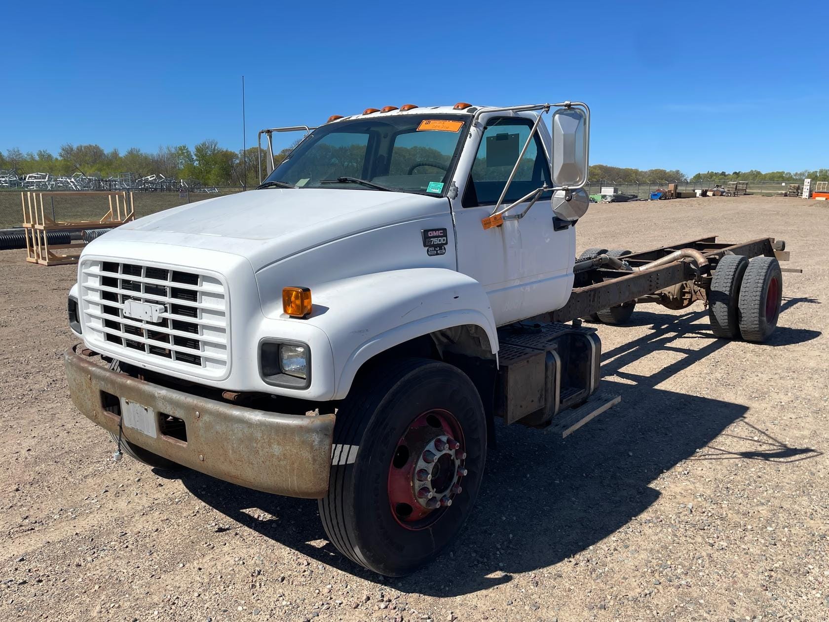 2001 GMC C7500 Equipment Image0