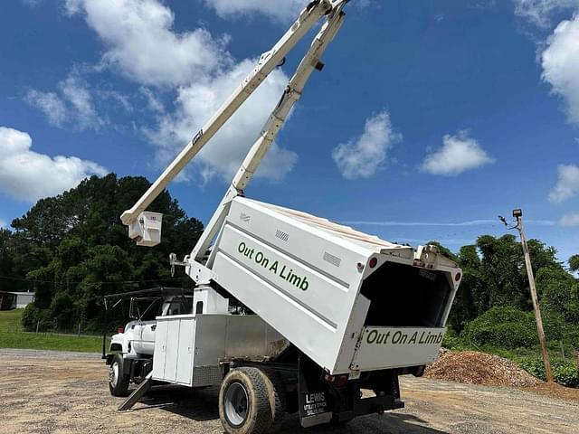 Image of GMC C7500 equipment image 2
