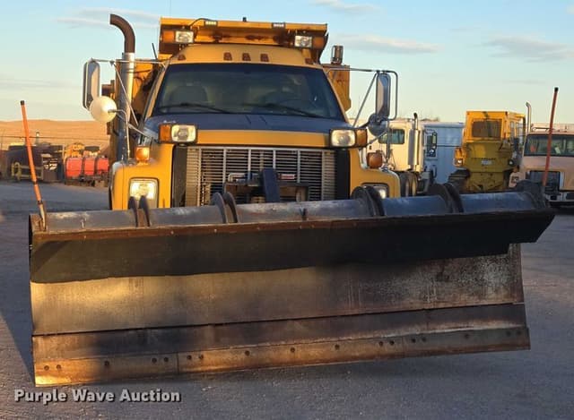 Image of GMC C8500 equipment image 1