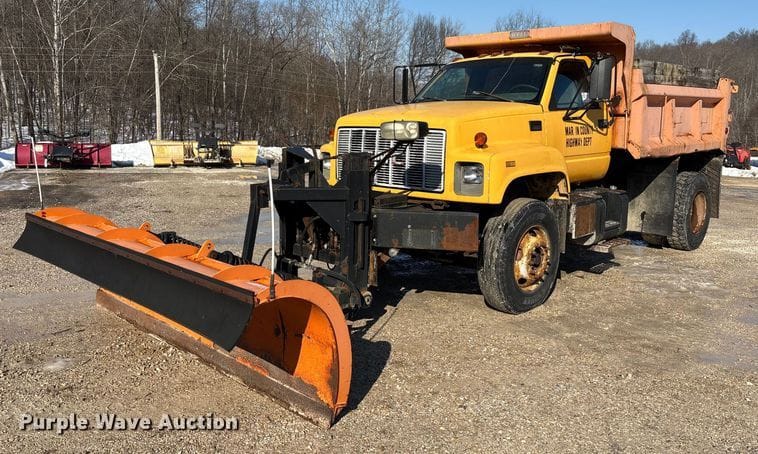 2001 GMC C8500 Equipment Image0