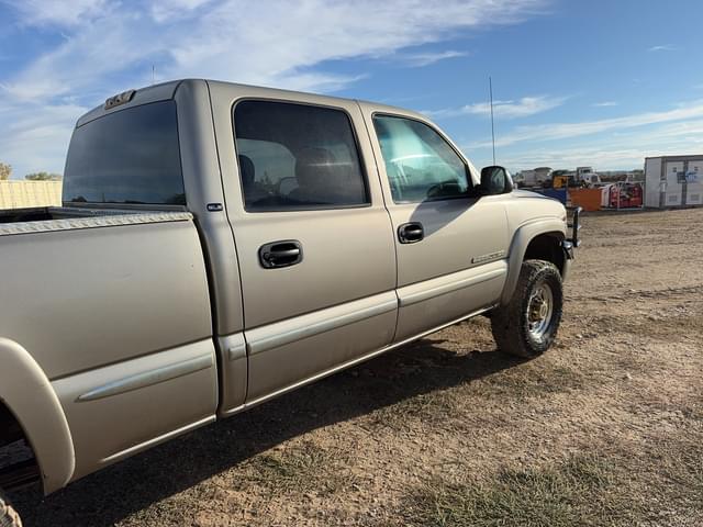 Image of GMC 2500HD equipment image 2