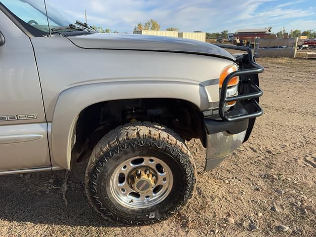 Image of GMC 2500HD equipment image 1