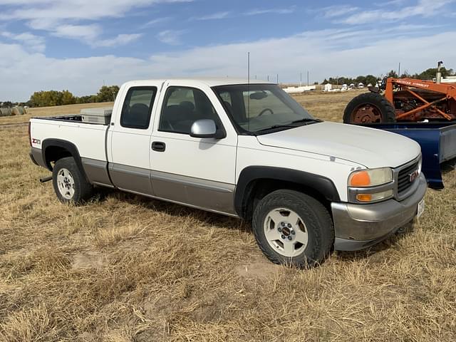 Image of GMC Sierra equipment image 4