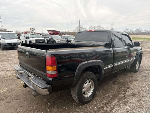 Image of GMC Sierra 1500 equipment image 4