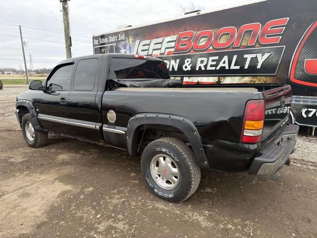 Image of GMC Sierra 1500 equipment image 2