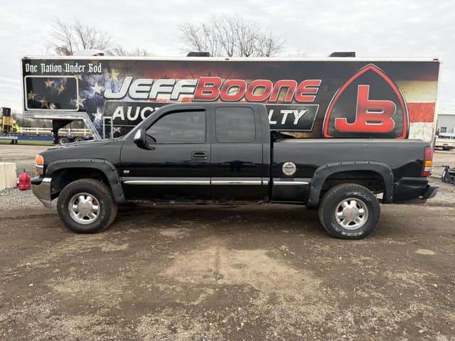 Image of GMC Sierra 1500 equipment image 1