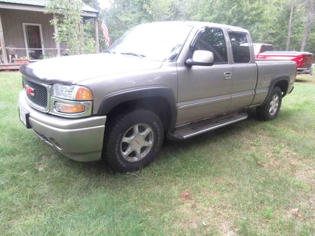 Image of GMC Sierra 1500 equipment image 2