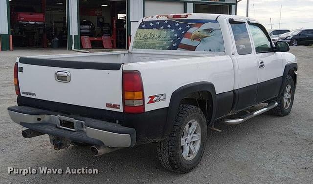 Image of GMC Sierra 1500 equipment image 4