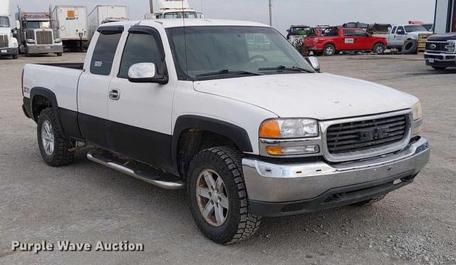 Image of GMC Sierra 1500 equipment image 2