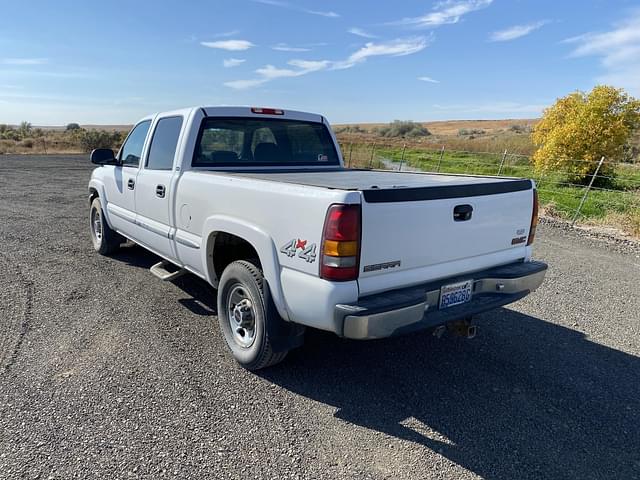 Image of GMC Sierra 1500 equipment image 2