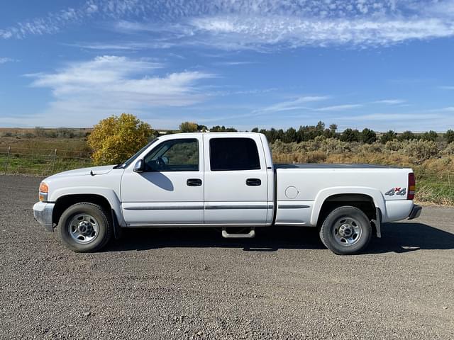 Image of GMC Sierra 1500 equipment image 1