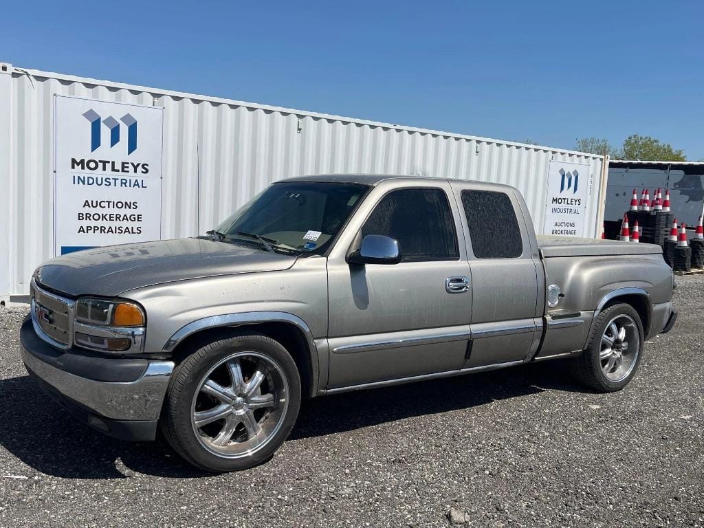 2001 GMC 1500 Equipment Image0