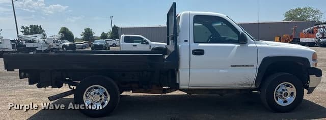 Image of GMC 2500HD equipment image 3