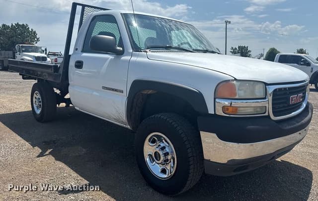 Image of GMC 2500HD equipment image 2